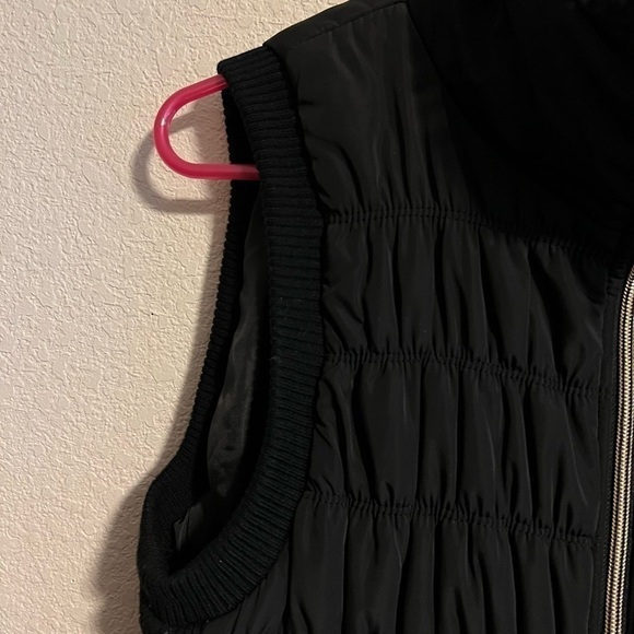 Calvin Klein Faux Fur Puffer Vest Size Medium - Picture 3 of 9